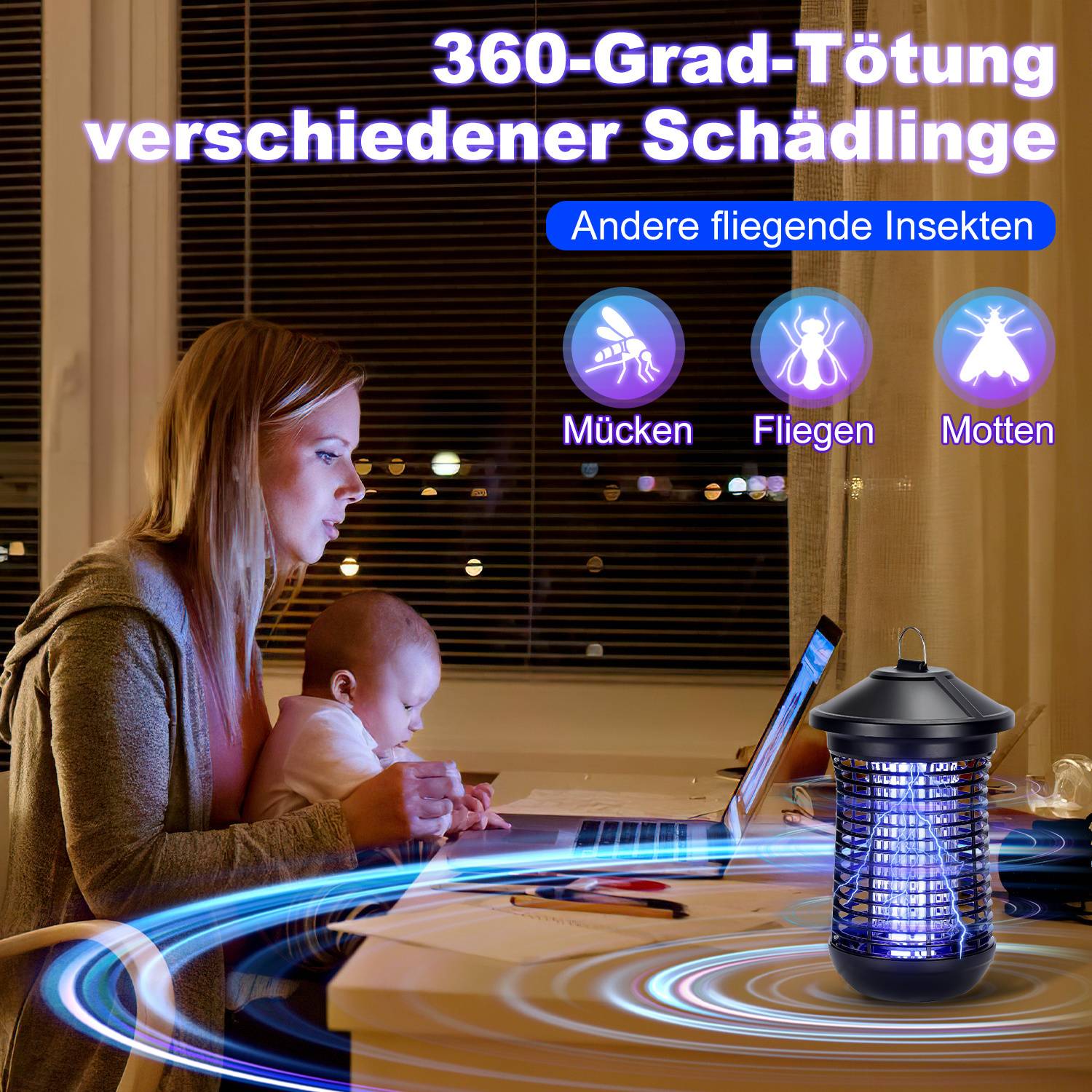 Eine Frau sitzt mit einem Baby in einem schwach beleuchteten Raum und benutzt einen Laptop, begleitet von einem Insektenvernichter. Text auf dem Bild hebt seine Wirksamkeit gegen Mücken, Fliegen und Motten hervor.