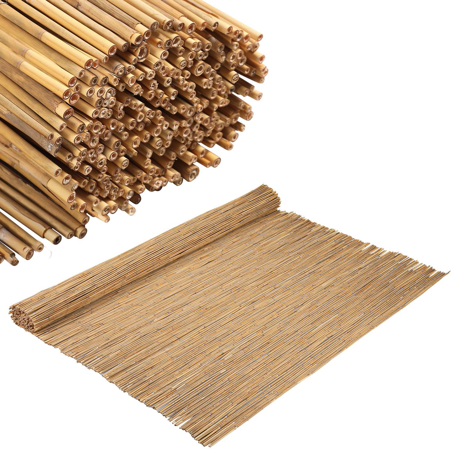 Ein Bündel Bambusstäbe und eine gerollte Bambismatte, die natürliche Bambusmaterilaien zeigen, die sich für Handwerk oder Dekoration eignen.