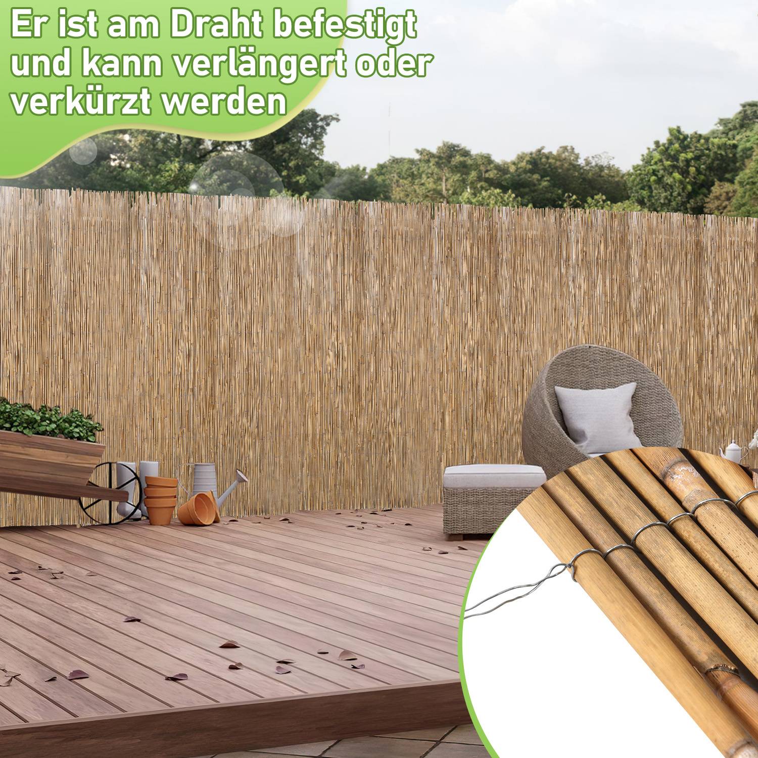 Ein Weidenschutzschirm ist um einen Terrassenbereich mit Gartenmöbeln angebracht. Die Vergrößerung zeigt, wie er mit Draht befestigt ist, was eine Größenverstellung ermöglicht.