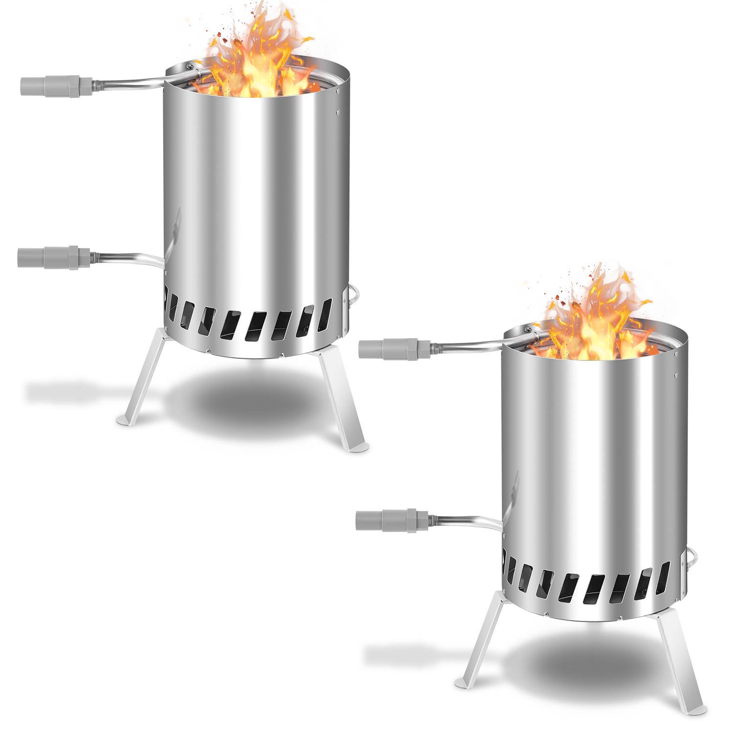 Zwei zylindrische Metallbrenner stehen auf Dreibeinen und stoßen jeweils oben Flammen aus. Sie wirken funktionsfähig zum Heizen oder Kochen im Freien.