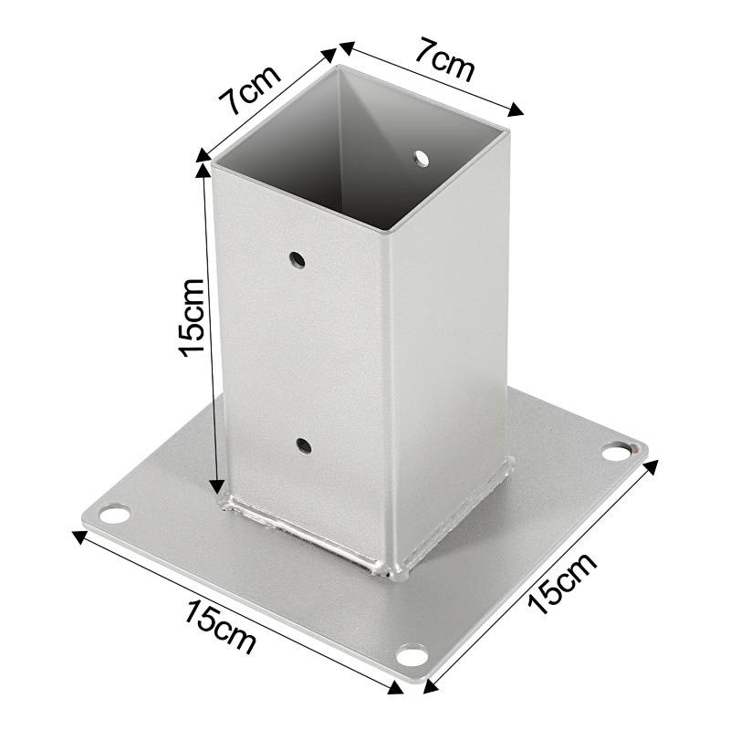 Eine Metallhalterung mit einer quadratischen Basis von 15cm und einem quadratischen Rohr von 7cm, 15cm hoch. Vier Löcher an den Ecken der Basis und Löcher am Rohr.
