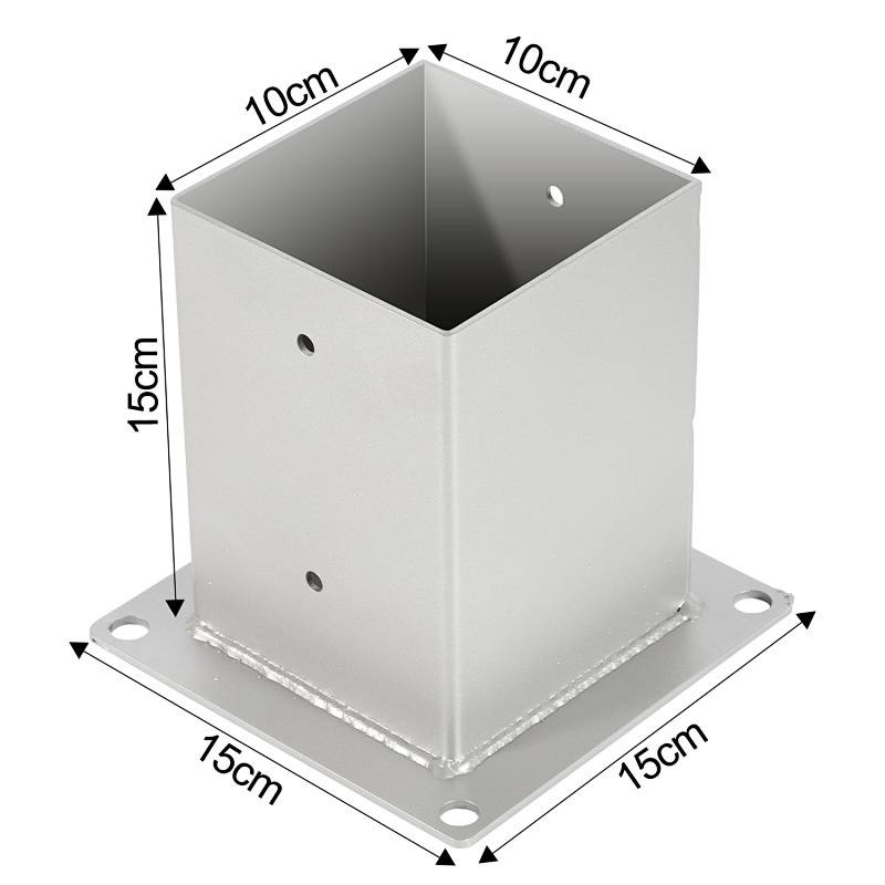 Eine silberne Metallhalterung mit einer quadratischen Basis von 15cm x 15cm. Die Halterung erstreckt sich vertikal mit einer quadratischen Öffnung von 10cm x 10cm und einer Höhe von 15cm.