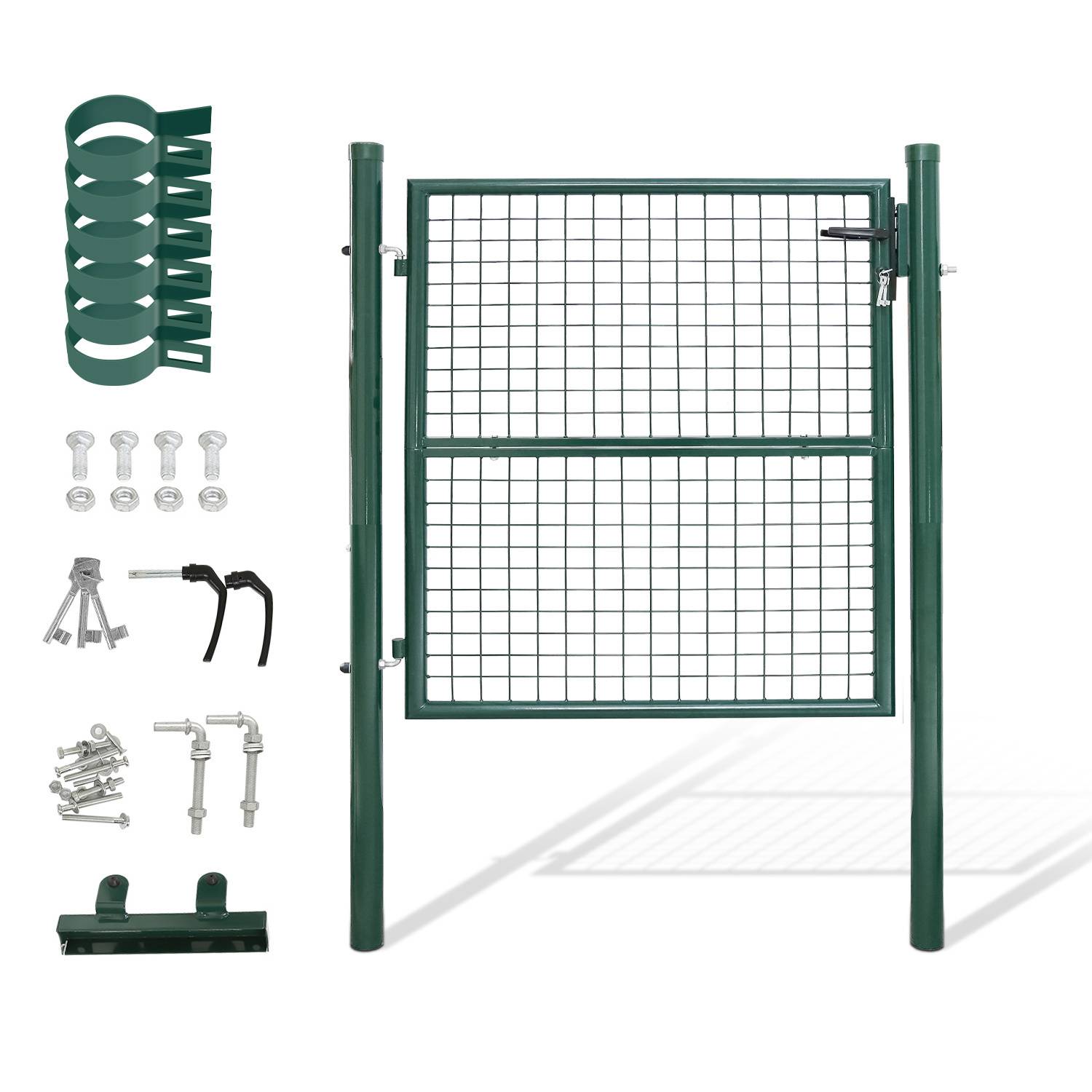 Ein Metalltor mit Drahtgitterdesign, grünen Pfosten und einer Verriegelung, begleitet von verschiedenen Installationshardware und Werkzeugen.