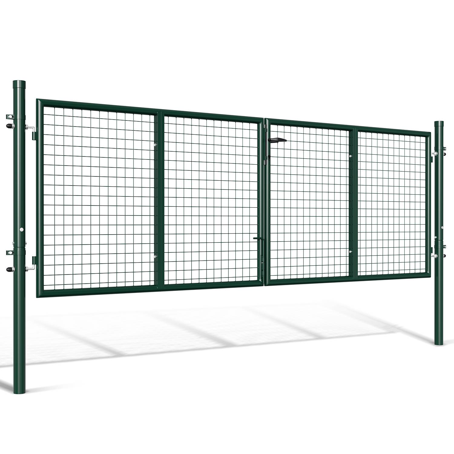 Ein grünes zweiflügeliges Maschendrahttor, das mit Scharnieren an senkrechten Pfosten befestigt ist, steht geschlossen.