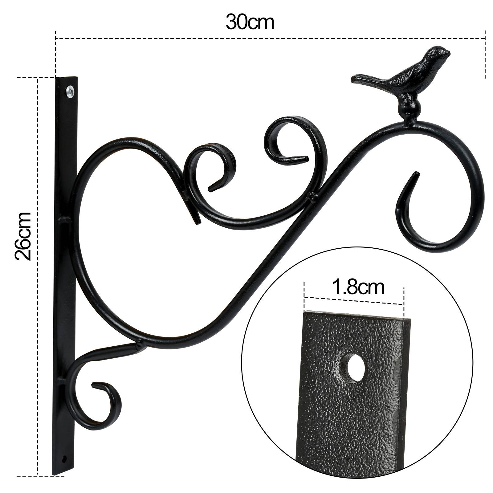 Eine dekorative schwarze Metallhalterung mit Vogelmotiv misst 30cm in der Breite und 26cm in der Höhe und zeigt eine Nahaufnahme eines 1,8cm großen Lochs.