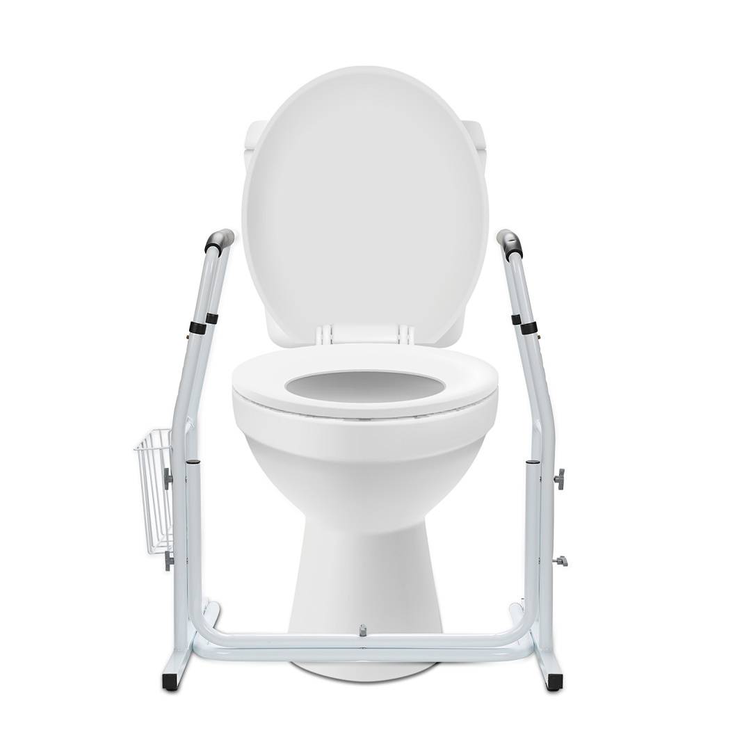 Eine weiße Toilette mit erhöhtem Sitz und angebrachten Haltegriffen am Gestell, entworfen für verbesserte Zugänglichkeit und Sicherheit.