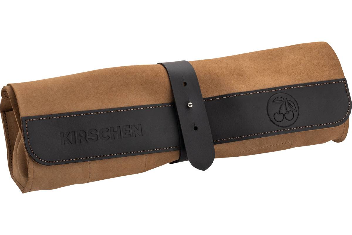 Eine braune Wildlederwerkzeugrolle mit schwarzem Lederriemen, geprägt mit einem Kirschlogo und dem Wort „KIRSCHEN