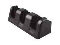 Ein schwarzer Gummiradbremskeil mit strukturierter Oberfläche, verwendet um zu verhindern, dass Fahrzeuge unbeabsichtigt rollen.