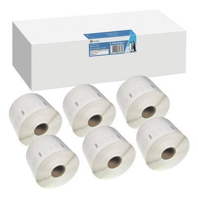 Sechs Rollen weißes Toilettenpapier werden vor einer weißen Schachtel mit einem Etikett platziert.