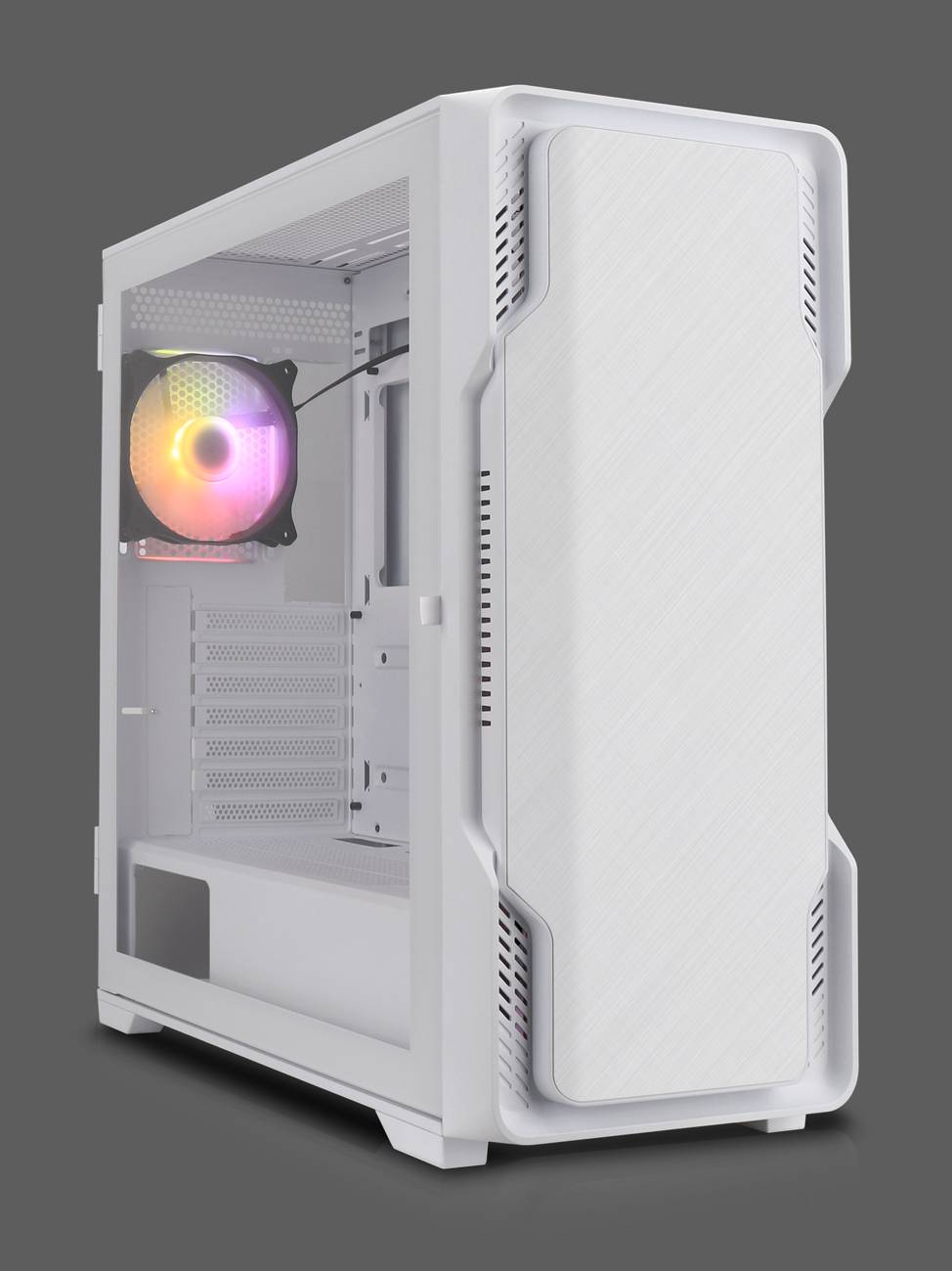 Ein weißes Computer-Gehäuse mit einem regenbogenbeleuchtetem Lüfter, der im Inneren sichtbar ist und die Lüfterpositionierung sowie das insgesamt schlanke Design zur Schau stellt.