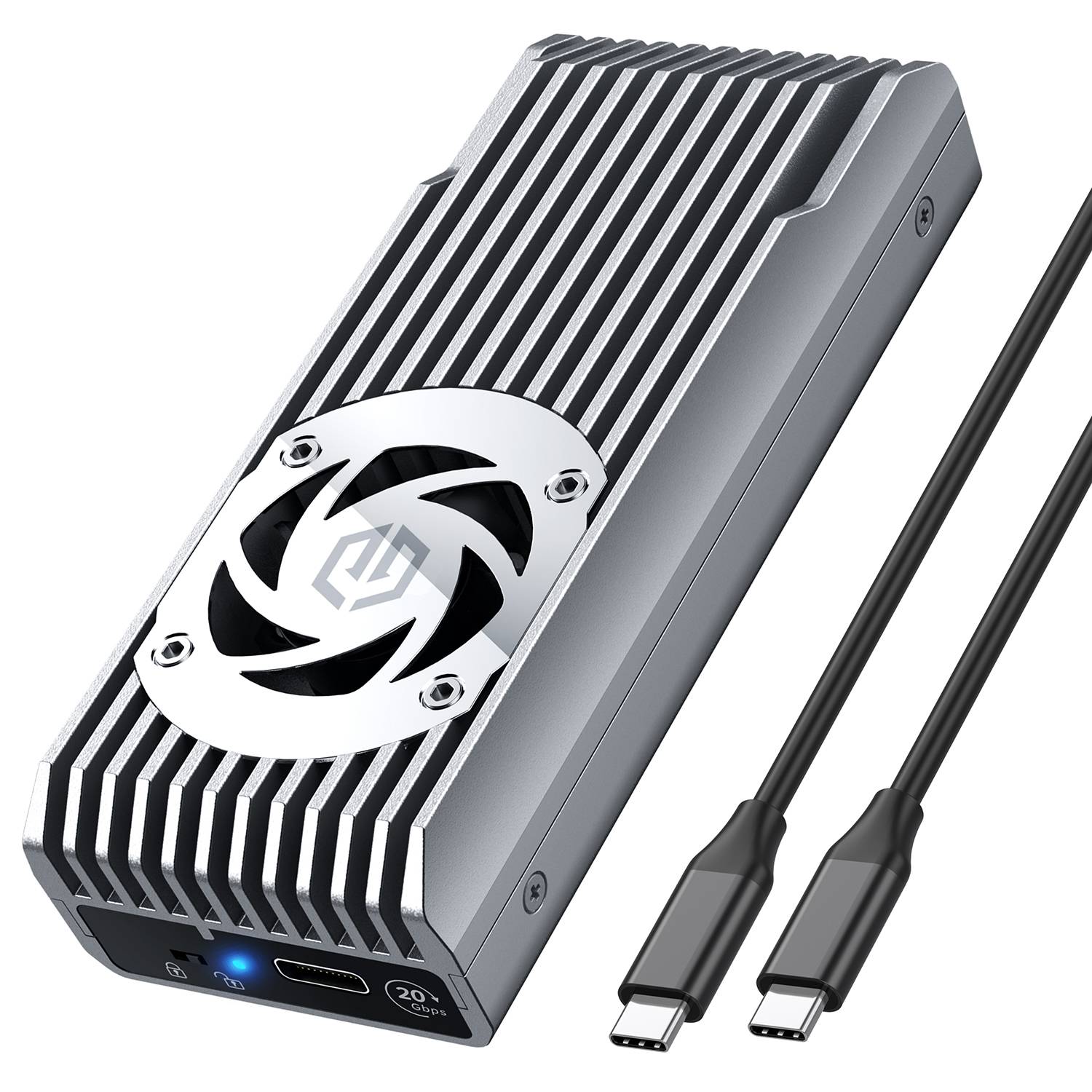 Tragbare SSD mit gestreiftem Design und eingebettetem Lüfter-Logo, begleitet von zwei USB-C-Kabeln.
