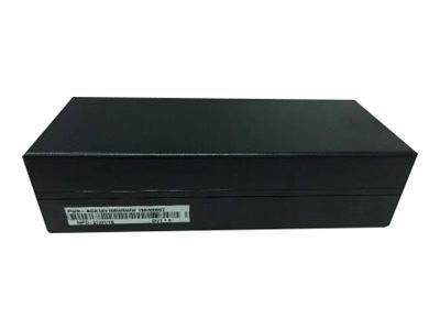 Eine schwarze rechteckige Schachtel mit einem Barcode-Etikett auf der Seite, typischerweise zum Verpacken oder Lagern verwendet.