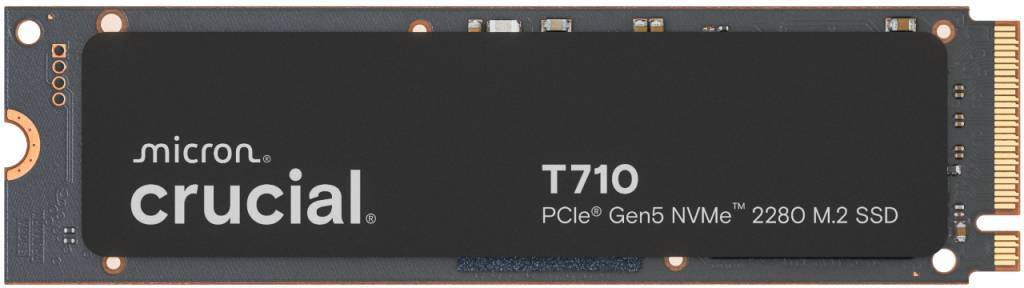 PCIe Gen5 T710' Solid-State-Drive Nahaufnahme mit Fokus auf das Etikett, das den Modellnamen und den Typ anzeigt.
