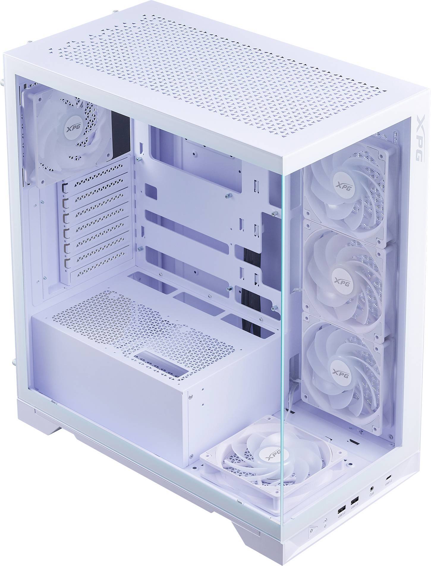 Ein weißes XPG-Computergehäuse mit transparentem Seitenpanel und mehreren vorinstallierten Lüftern.