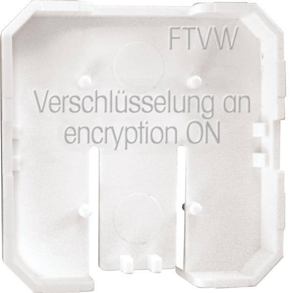 Weiße Schachtel mit geprägtem Text: „FTVW Verschlüsselung an Verschlüsselung AN