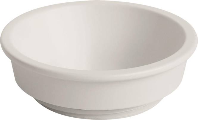 Eine einfache weiße Keramikschüssel auf einfachem Hintergrund, die ihre runde Form und glatte Oberfläche zur Schau stellt.