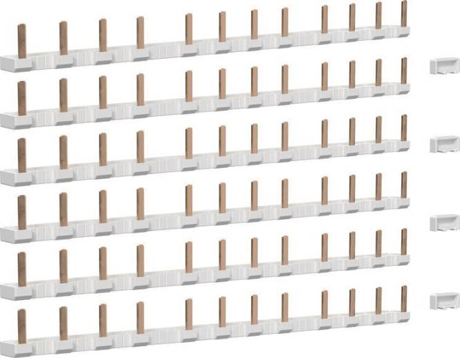 Neutralleiter-Sammelschiene mit mehreren Kupferklemmen, die in parallelen Reihen für die elektrische Verteilung angeordnet sind.