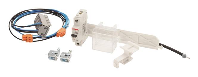 Elektrische Komponenten umfassen ein Relais, Drähte, einen Anschlussblock und Montagezubehör. Der Fokus liegt auf der Montageeinrichtung.