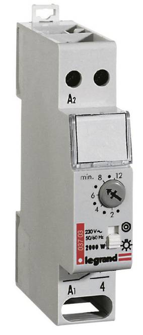 Ein elektrisches Gerät mit einer drehbaren Timer-Wählscheibe, beschriftet mit Zahlen 1 bis 12, und einer Leistungsangabe von „230V~ 50/60 Hz