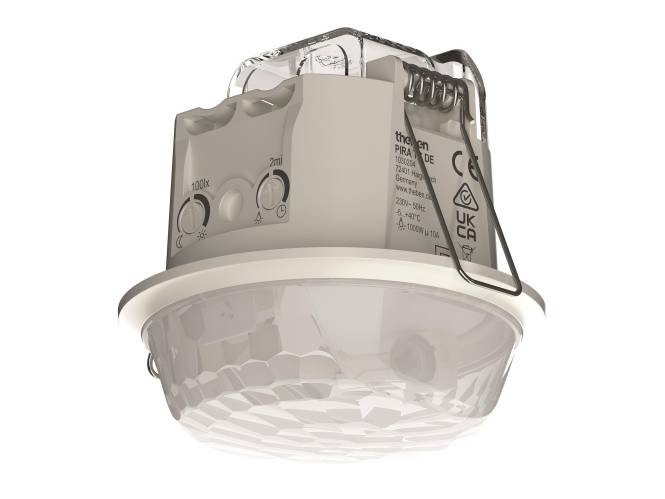 Ein an der Decke montierter Bewegungsmelder mit einstellbaren Einstellungen und Zertifizierungsmarkierungen, entwickelt für eine energieeffiziente Beleuchtungssteuerung.