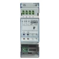 Ein Vier-Kanal-Relaismodul mit beschrifteten Anschlüssen und Steuerschaltern, das zur Automatisierung und Steuerung von elektrischen Geräten verwendet wird.