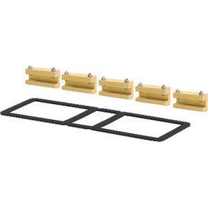 Fünf hölzerne Gelenkverbinder und ein schwarzer rechteckiger Rahmen, die für die Möbelmontage verwendet werden.