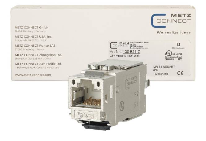 Nahaufnahme einer silbernen Ethernet-Buchse mit der Aufschrift 