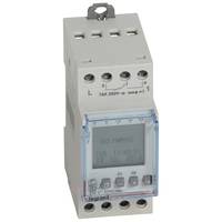 Ein digitales Timer mit LCD-Bildschirm zeigt Zeiteinstellungen an. Es verfügt über mehrere Tasten und Anschlussanschlüsse zur Steuerung von elektrischen Geräten.
