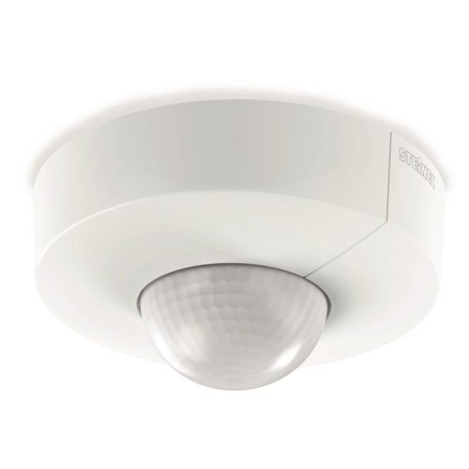 Ein weiß montierter Deckenmelder mit gewölbter Linse, wahrscheinlich für Sicherheits- oder automatisierte Beleuchtungssysteme verwendet.