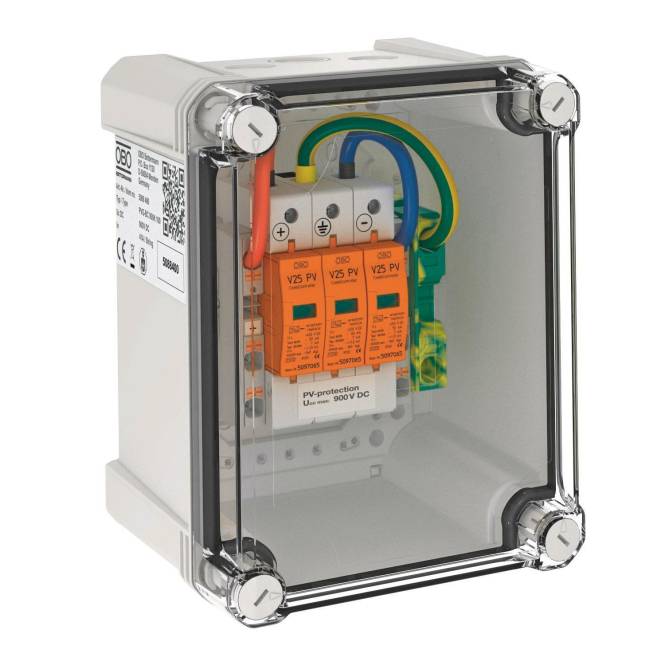 Eine transparente elektrische Schutzbox mit orangefarbigen Leitungsschutzschaltern und farbigen Kabeln, geeignet für Photovoltaikanlagen.
