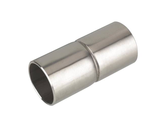 Eine Steckkupplung aus Edelstahl mit zylindrischer Form zum Verbinden zweier Rohre in Sanitär- oder Industrieanwendungen.