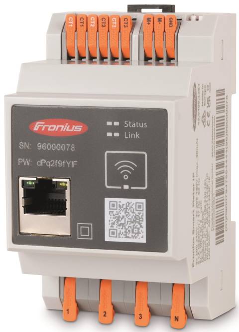 Ein Fronius-Gerät mit Netzwerkport, Statusleuchten und QR-Code. Der Text enthält „Status