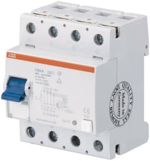 Ein weißer Elektroschutzschalter mit mehreren Anschlüssen, einem blauen Schalter und einem Etikett mit der Aufschrift „Made in Germany