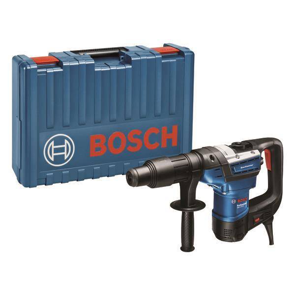 Bosch-Bohrhammer mit Seithengriff wird neben seinem blauen Transportkoffer präsentiert, mit prominenter Anzeige des Bosch-Logos.