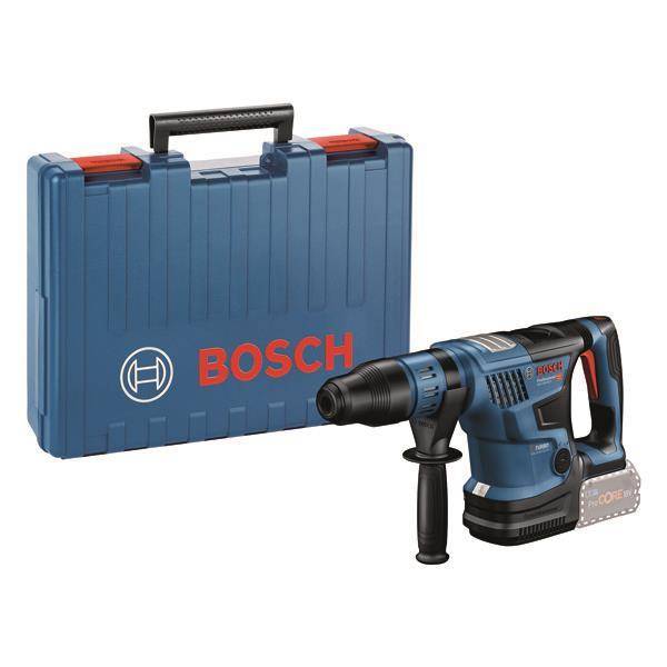 Ein Bosch-Bohrhammer mit seinem blauen Transportkoffer. Der Bohrer ist kabellos mit einem Seitengriff ausgestattet und eignet sich für schwere Arbeiten.