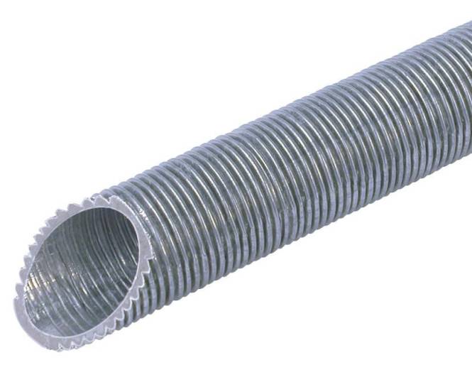 Ein flexibler, gerippter Metallschlauch, der sein offenes Ende und seine aufgerollte Struktur zeigt, typischerweise für Belüftungs- oder Abgassysteme verwendet.