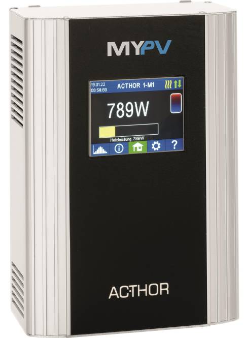 Ein digitales Display auf einem Gerät zeigt „MY PV