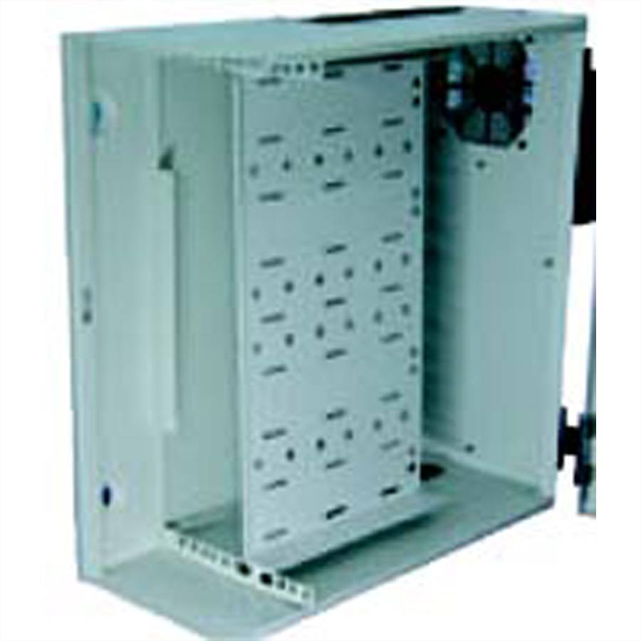 Ein graues Metallgehäuse für elektronische Geräte, offen, zeigt internes Montagepanel und vorgefertigte Löcher für Kabelmanagement.