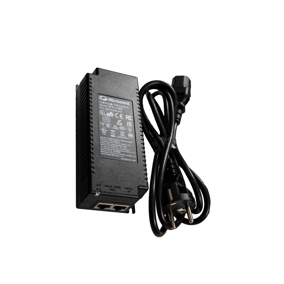 Ein schwarzer Microsemi-Stromadapter mit Ethernet-Anschlüssen und angeschlossenem Stromkabel, verwendet für Netzwerkgeräte, vor weißem Hintergrund gezeigt.