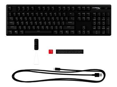 Eine schwarze Gaming-Tastatur mit Tastenabzieher, zusätzlichen Tastenkappen und USB-Kabel, ausgebreitet zur Präsentation auf weißem Hintergrund.