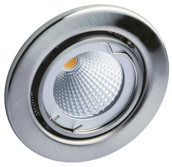 Nahaufnahme eines runden LED-Einbaustrahllers mit metallischem Gehäuse, die die reflektierende Oberfläche und die Glühbirne im Inneren zeigt, konstruiert zur Deckeninstallation.