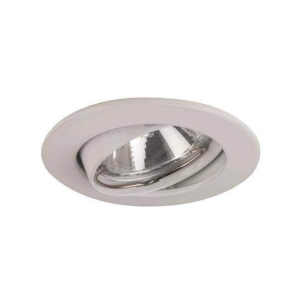 Eine eingelassene, verstellbare, runde weiße Deckenleuchte mit reflektierender Innenfläche, die für direktionale Beleuchtung verwendet wird.