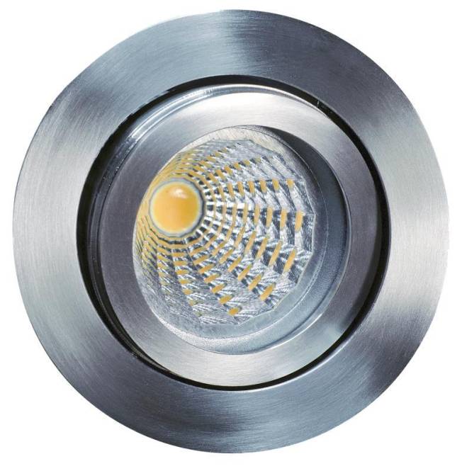 Ein rundes, metallisches, bündiges LED-Deckenleuchte mit reflektierendem Inneren und sichtbarem Leuchtmittel, konzipiert für energieeffiziente Beleuchtung.