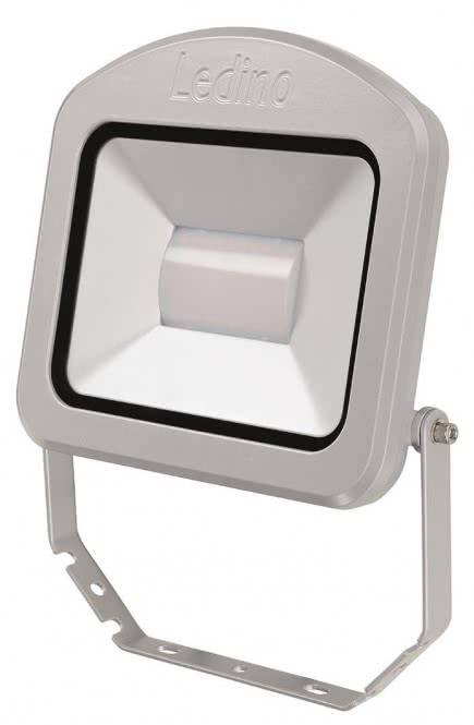 Rechteckige LED-Flutlichtlampe mit metallischem Gehäuse, montiert auf einer verstellbaren Halterung.