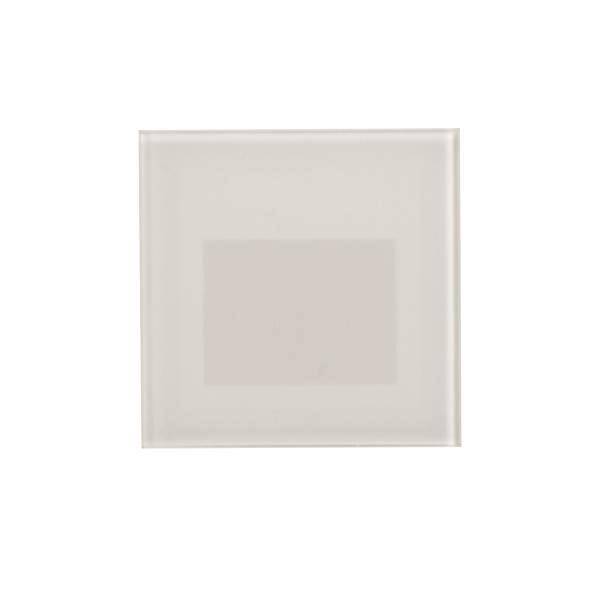 Ein einfacher quadratischer Lichtschalterblende mit minimalistische Gestaltung in einer weichen Beige-Farbe.