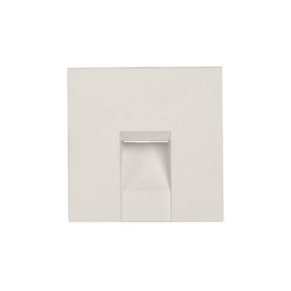 Ein minimalistisches weiße Einbauleuchte mit quadratischem Design und abgewinkeltem Innenraum für Richtungsbeleuchtung.