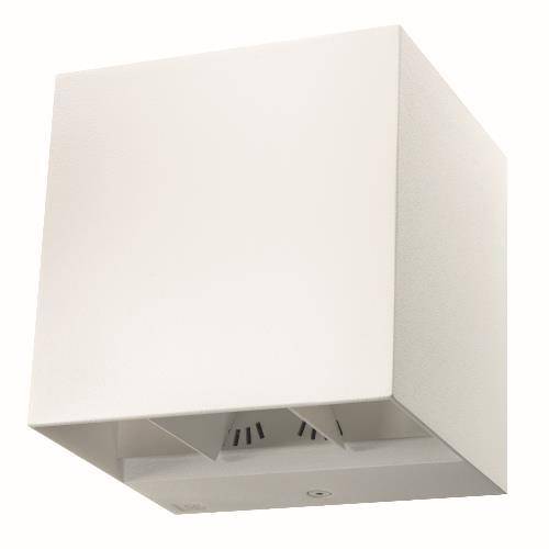 Weiße würfelförmige an der Wand montierte Leuchte.