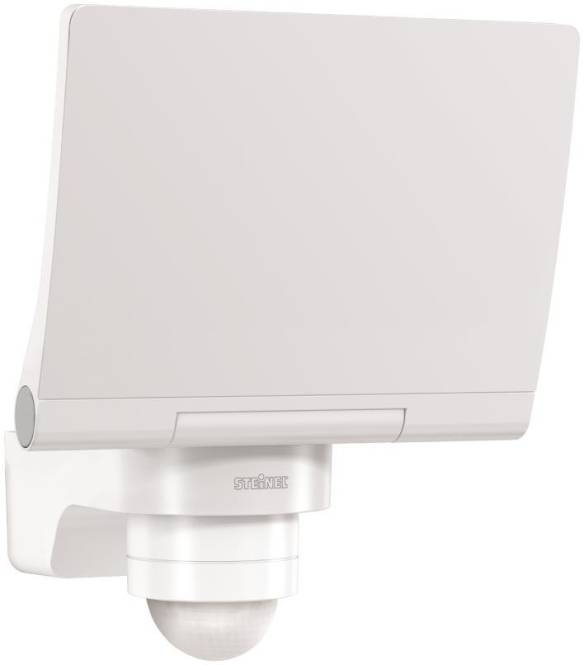 Ein weiß montiertes Außen-Flutlicht an der Wand mit einem Bewegungsmelder, entworfen von Steinel.