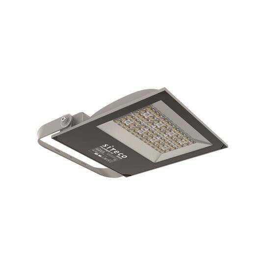 Ein LED-Flutlicht mit schlankem, rechteckigem Design ist auf einer verstellbaren Halterung zur Außenbeleuchtung montiert und zeigt den Markennamen auf seiner Oberfläche.