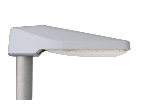 Eine moderne Straßenleuchte mit schlankem, kantigem Design, montiert auf einem vertikalen Mast, die einen minimalistischen Stil für urbane Umgebungen präsentiert.